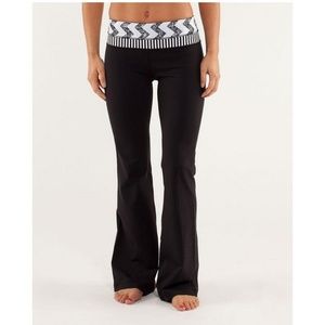 Lululemon Black / White  4 0311